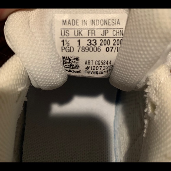 Adidas Superstar | Brand New | Youth 1.5 - Picture 3 of 5